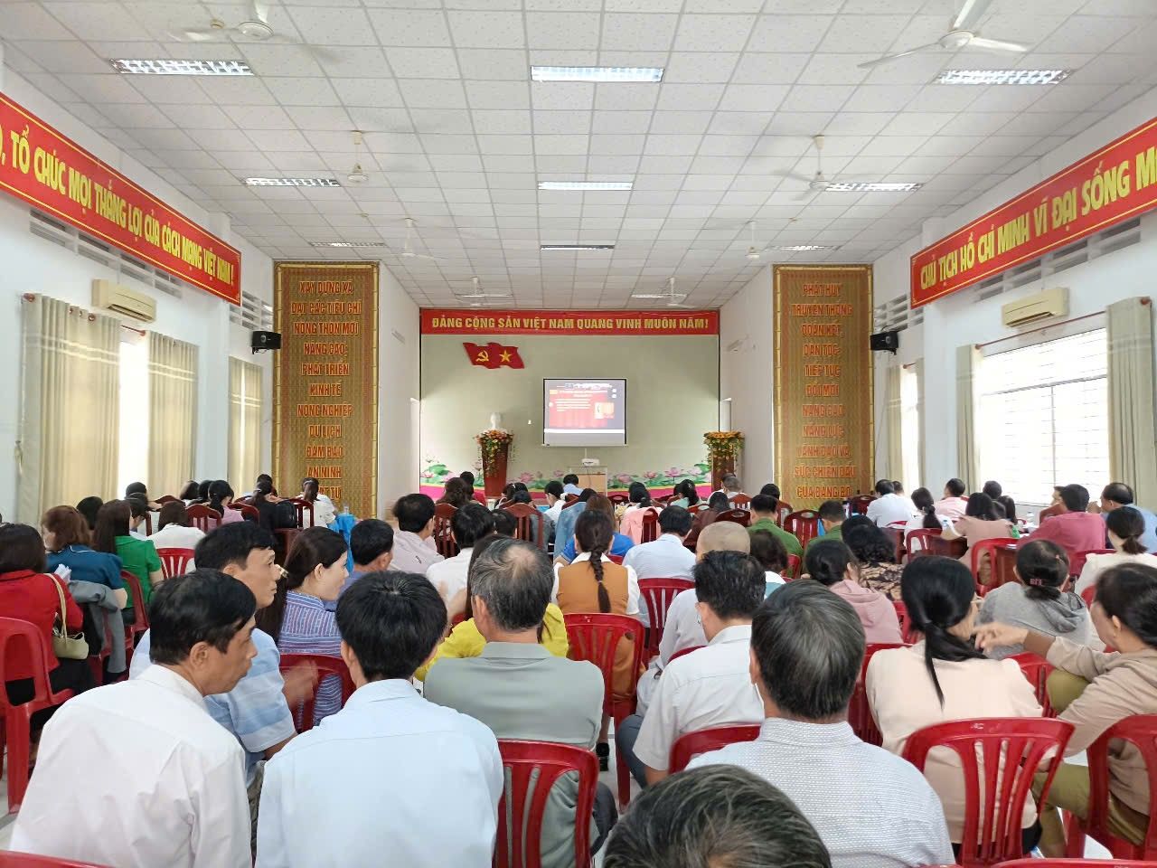 Học tập và làm theo tư tưởng, đạo đức, phong cách Hồ Chí Minh trong nâng cao dân trí, bồi dưỡng nhân tài đáp ứng yêu cầu hội nhập và phát triển