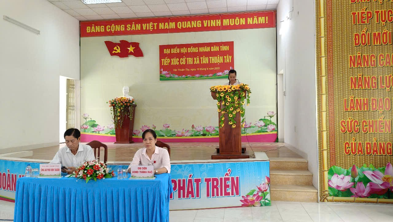 Đại biểu HĐND tỉnh tiếp xúc với nhân dân xã Tân Thuận Tây