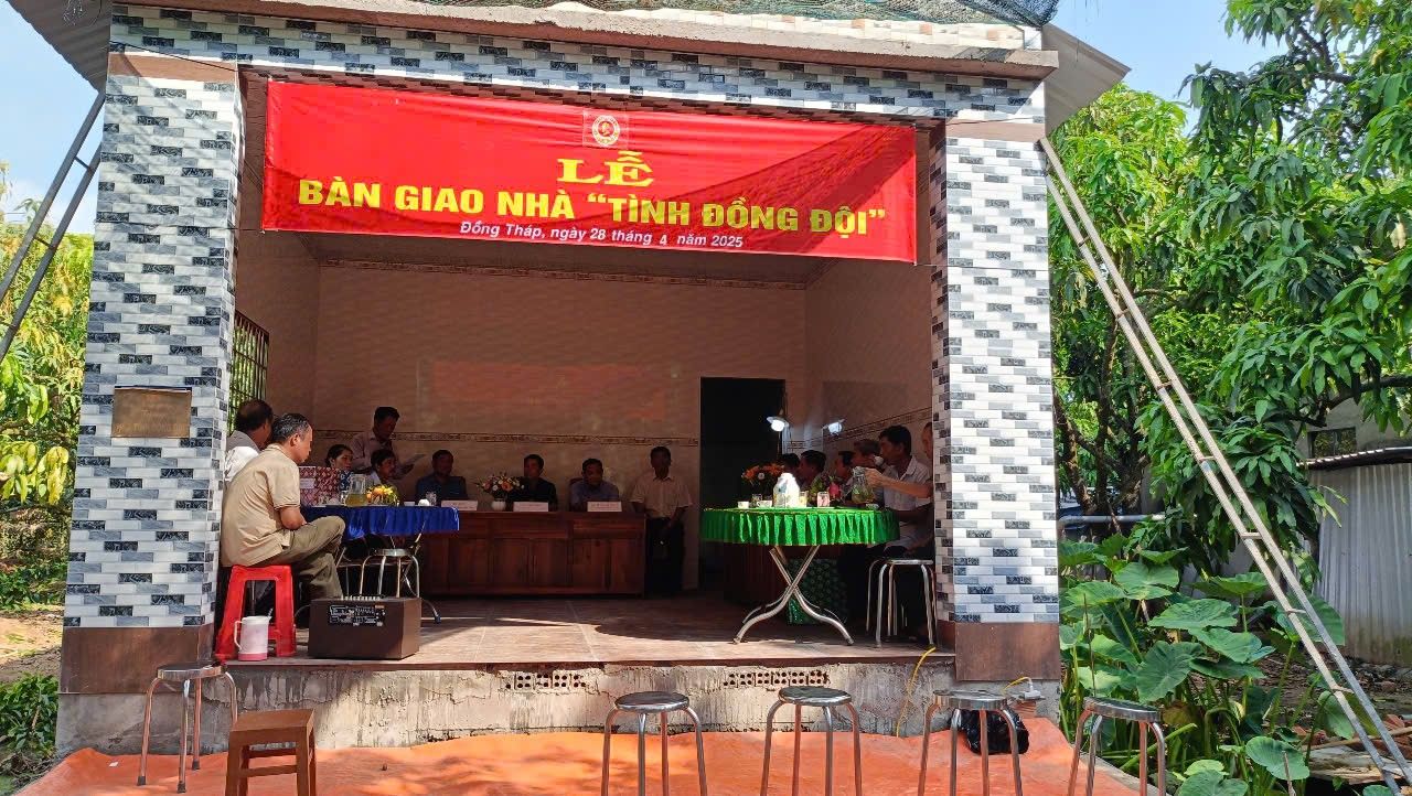 Lễ bàn giao nhà 